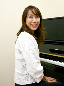 神戸市灘駅前サークル音楽教室ピアノ講師足立安紀子先生