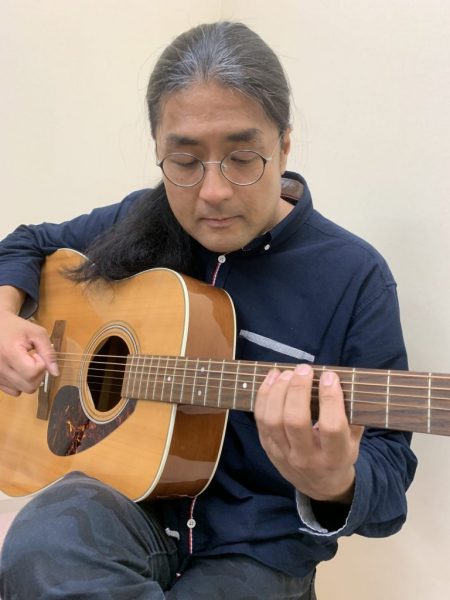 神戸市灘駅前サークル音楽教室ウクレレ講師の田村太一先生