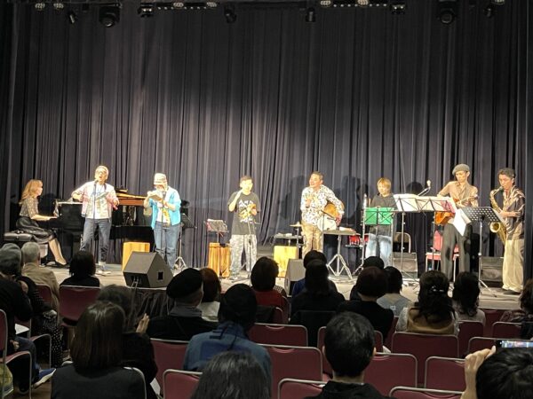 珍しいパーカッションの演奏ステージ