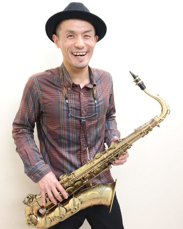 サックス個人レッスン教室　神戸・三宮　安心の環境で楽しい先生に吹き方を教えてもらおう！