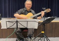 新規レッスン開講！ギター・ウクレレの先生のお披露目ステージ！神戸市灘区のサークル音楽教室